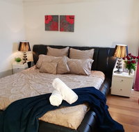 GIRLS ONLY. Large bedroom with KING bed close to everything - Australian Directory
