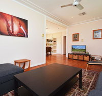 Glandore Estate Vineyard Homestead onsite cellar door  walk to restaurants incl EXP - Australian Directory