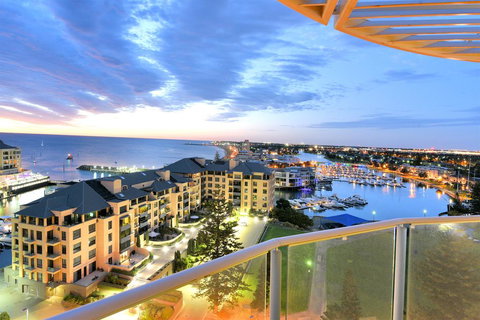 GLENELG Five Stars - Australian Directory 0