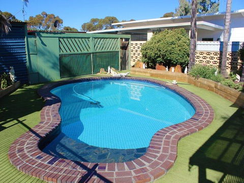 Glossop Motel - Australian Directory 2