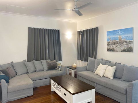 Golden Sands At Beachmere - Australian Directory 3