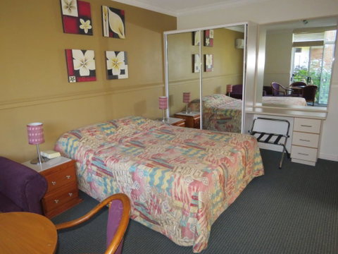 Golfview Lodge - Australian Directory 3