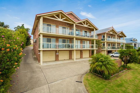 Grand Pacific 2 Unit 1 - Australian Directory 0