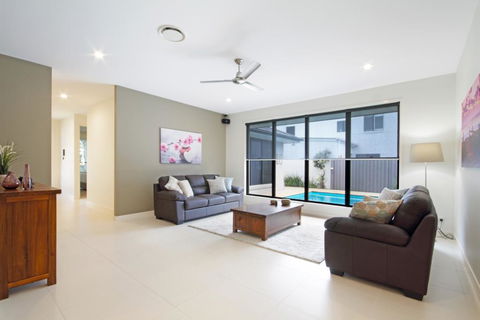 Grand Parade - Australian Directory 3