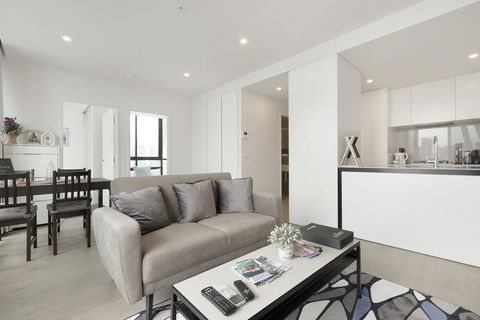 Gravity DefyingLight Filled ApartmentBay To City ViewsRooftop DeckHot TubNetflix - Australian Directory 2