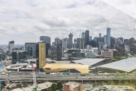 Gravity DefyingLight Filled ApartmentBay To City ViewsRooftop DeckHot TubNetflix - Australian Directory 0