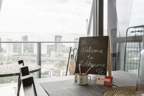 Gravity DefyingLight Filled ApartmentBay To City ViewsRooftop DeckHot TubNetflix - Australian Directory 3