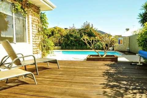 Halls Head Holiday Home - Australian Directory 2