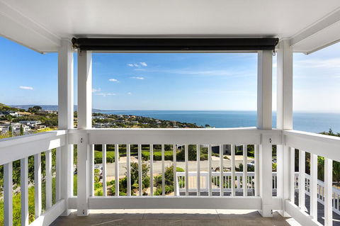 Hampton's Retreat Family Friendly, Water Views, Close To Beach With Heated Pool - Australian Directory 2