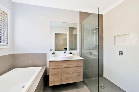 Hamptons @ The Point - Australian Directory 3