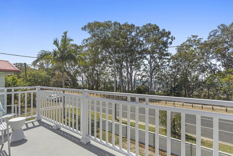 Hamptons At The Bay - Australian Directory 0