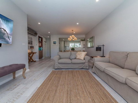 Hamptons Retreat @ Unit 259A Pacific Blue - Australian Directory 3