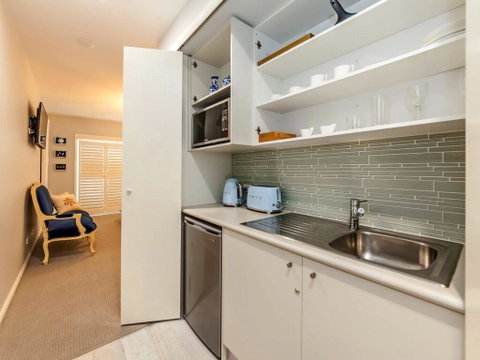 Hamptons Retreat @ Unit 259B Pacific Blue - Australian Directory 2