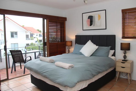 Haven On Noosa Hill - Sunset Views, Pools, Spa - Australian Directory 3