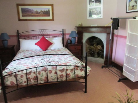Henry's Cottage - Australian Directory 1