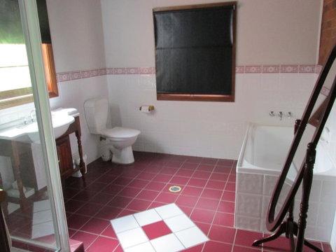 Henry's Cottage - Australian Directory 2