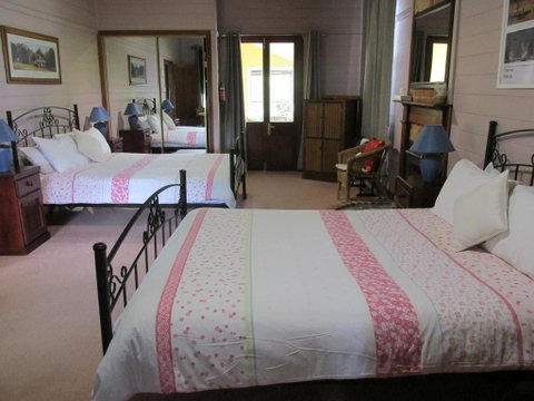 Henry's Cottage - Australian Directory 0