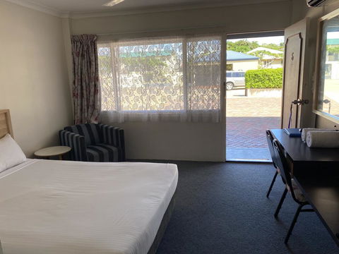 Hervey Bay Motel - Australian Directory 1