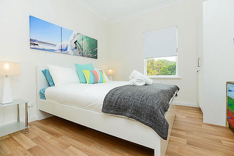 Hi 5 Luxury Holiday Apartments - Australian Directory 1