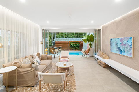 Hidden Treasure, Little Cove - Australian Directory 1