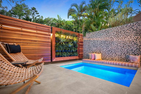Hidden Treasure, Little Cove - Australian Directory 0