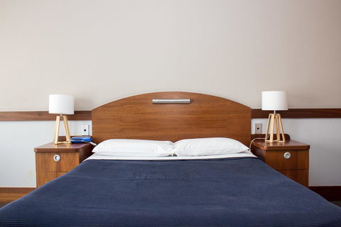 Highlander Hotel Bar Kitchen Rooftop - Australian Directory 2