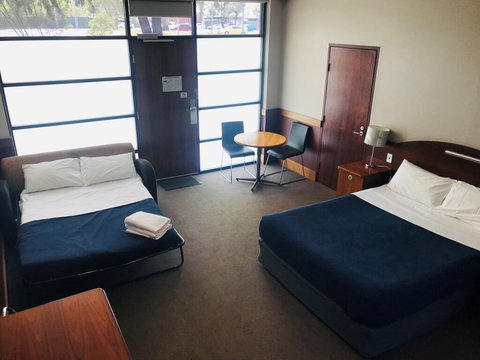 Highlander Hotel Bar Kitchen Rooftop - Australian Directory 1