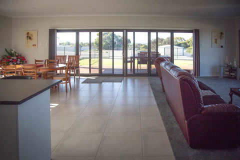 Highview On Victoria Coffin Bay - Australian Directory 3