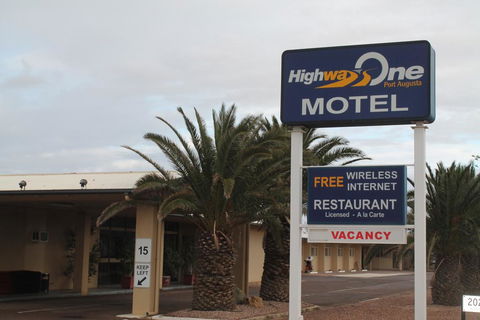 Highway One Motel - Australian Directory 3