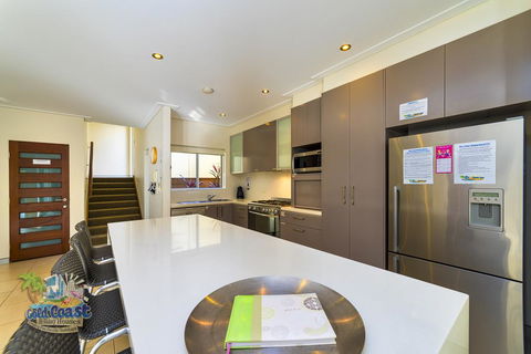 Holiday Home Bayhill Manor - Australian Directory 2