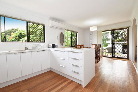 Holiday House - Australian Directory 1