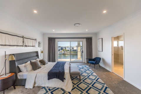 HomePlus -Fabulous Waterfront Dream Holiday House - Australian Directory 1