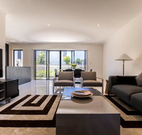 Homeplus-Escape to Modern Home in Hope Island - Australian Directory