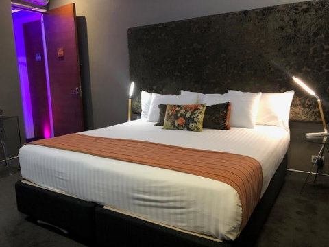 Junction Hotel - Australian Directory 2