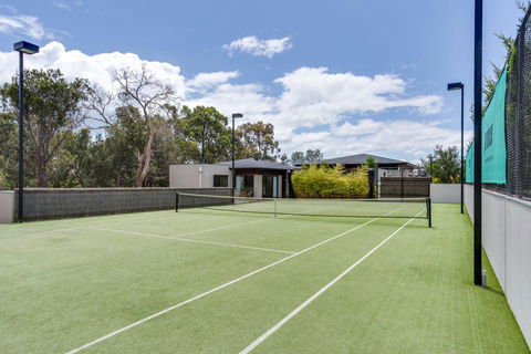Kalina Retreat: Resort Style Tennis & Pool - Australian Directory 3