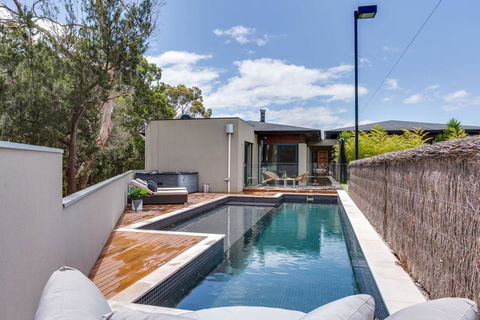 Kalina Retreat: Resort Style Tennis & Pool - Australian Directory 2