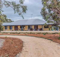 Kangaroo Lake Homestead - Australian Directory