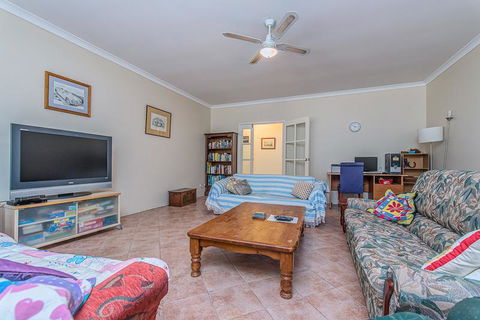 Kangaroo Lake Homestead - Australian Directory 3
