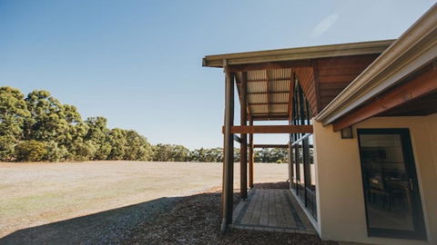 Kangaroo Retreat - Australian Directory 1