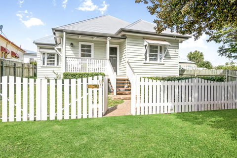 Keeler Cottage - Australian Directory 1