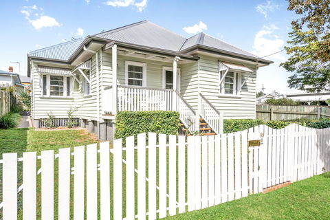 Keeler Cottage - Australian Directory 3