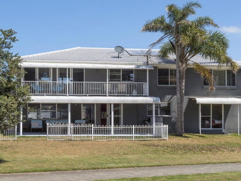 Kendalls Beach House - Australian Directory 3