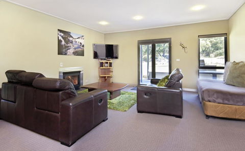 Kickenback Lodge - Australian Directory 1