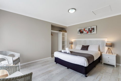 King's Point Retreat - Australian Directory 3