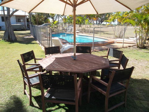 Kinka Palms Beachfront Apartments / Motel - Australian Directory 2