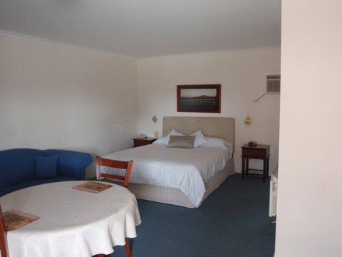 Kinross Inn - Australian Directory 0