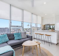 KOZYGURU NEWSTEAD DESIGNER 2 BED APT FREE PARKING POOL  GYM QNE088 - Australian Directory