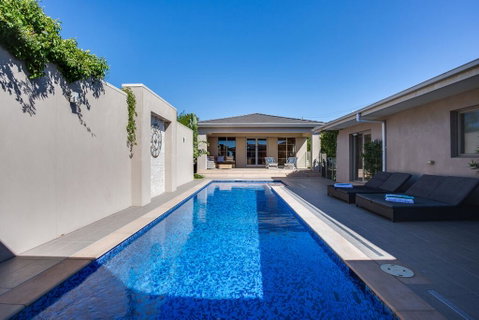 Kraimorie Large Family Beach House With Pool, Superb Water Views, Pool, And Games Room - Australian Directory 1