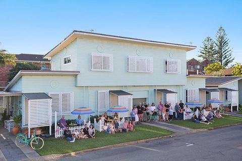 La Costa Beachside Motel - Australian Directory 1