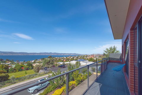 La Vie Luxury Bay View - Australian Directory 1